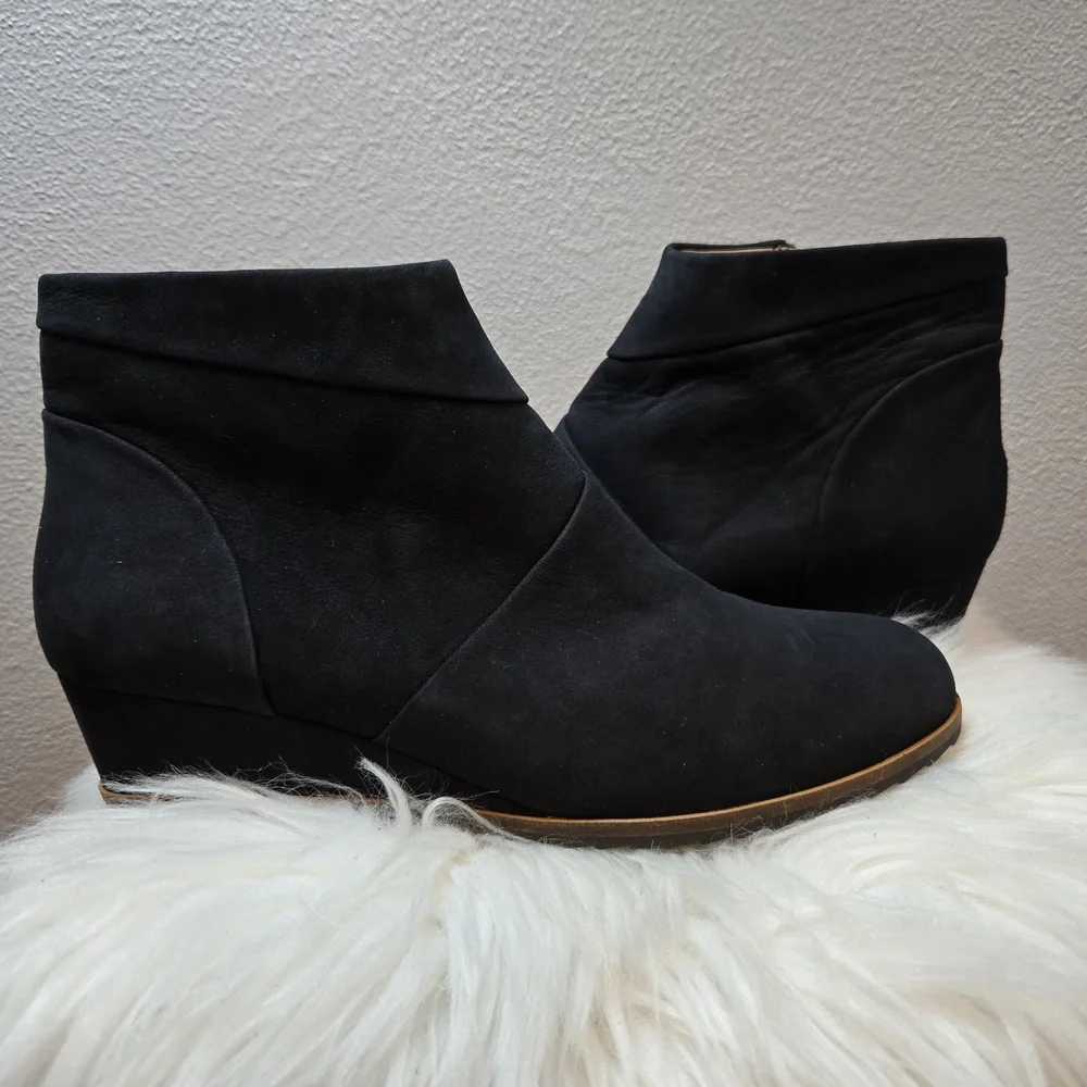 Linea Paolo Womens Wedge Black Ankle Bootie - Picture 2 of 10